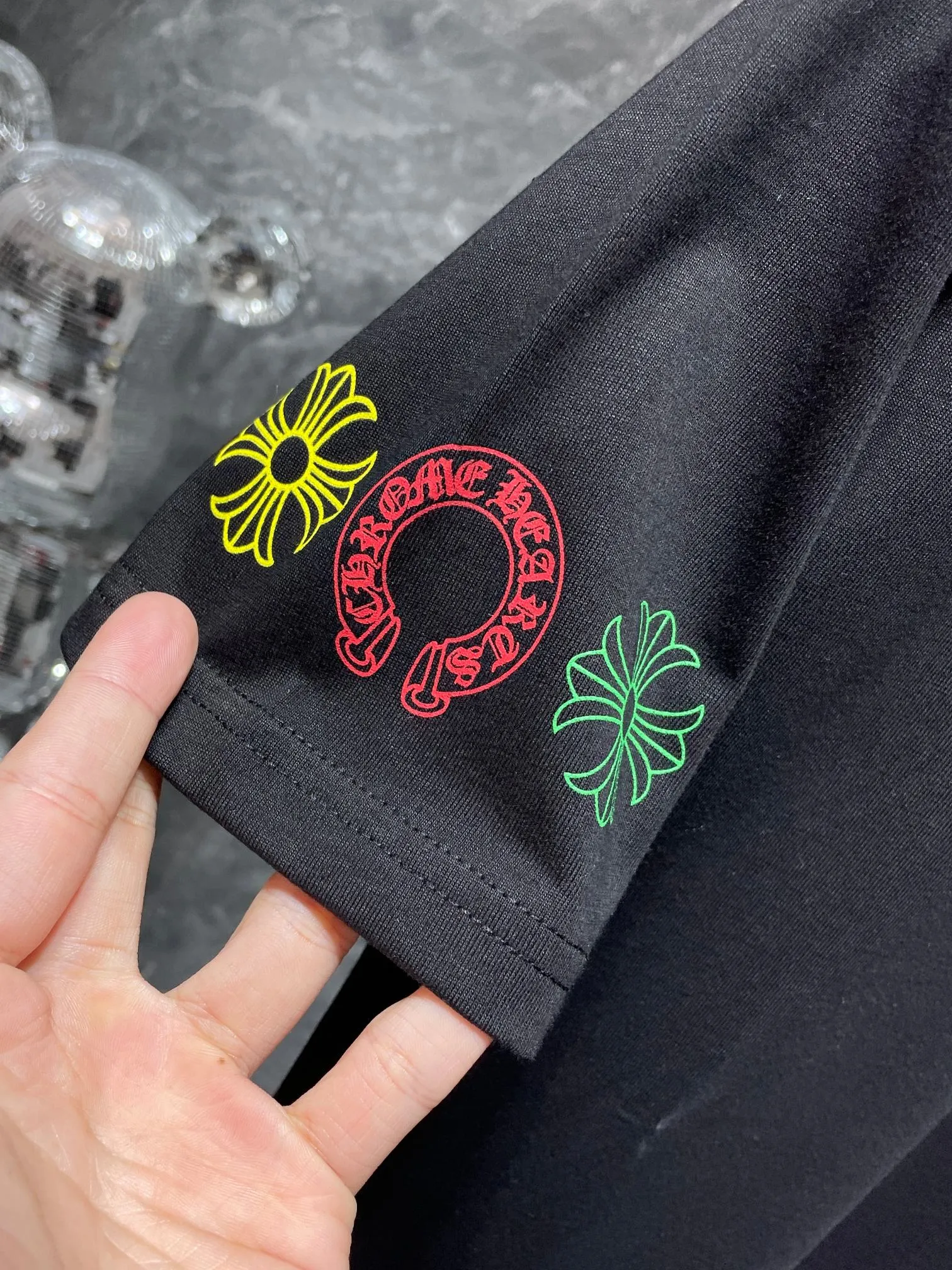 P140 New Chrome Hearts 25ss for summer. High gram weight, environmentally friendly and high-quality top-grade fabric. 260g~270g. Chrome classic color phantom cross letter flower arm length T. Imported environmentally friendly glue printing and dyeing. Counter synchronization. Re-engraved version 1:1. Recommended color: black white. Size: S, M, L, XL